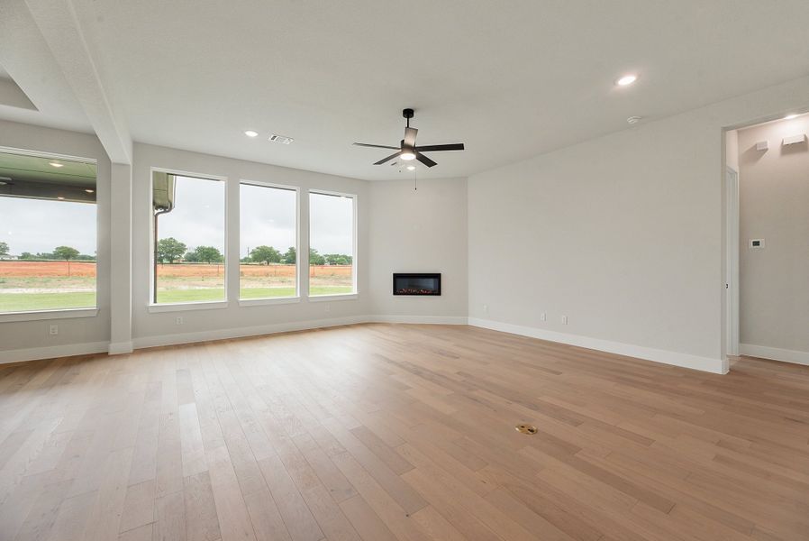 Spacious, unfurnished interior of a new home in Paloma Ranch, New Fairview (Image 11).