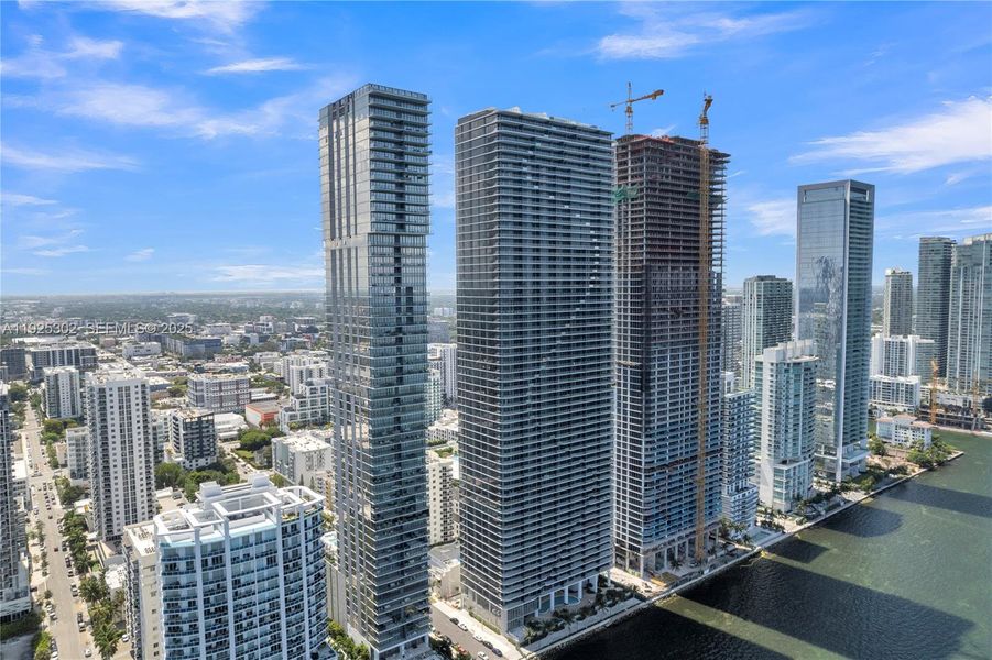 Condo located in Miami, FL showcasing its design and architecture (Image 3).