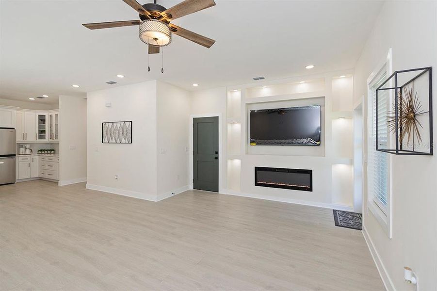 Spacious, unfurnished interior of a new home in , Tampa (Image 25).