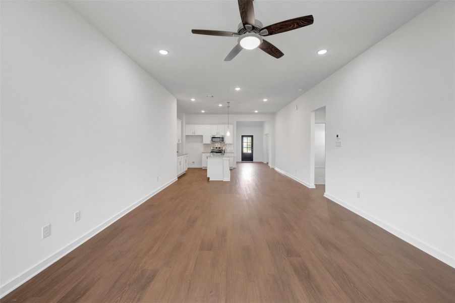 Spacious, unfurnished interior of a new home in Summerview, Fulshear (Image 23). Spacious, unfurnished interior of a new home in Summerview, Fulshear (Image 23).