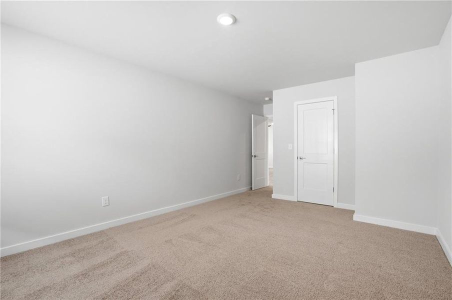 Spacious, unfurnished interior of a new home in Creekbend Overlook, South Fulton (Image 20).