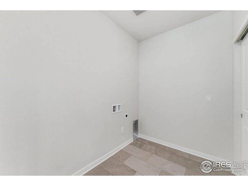 Spacious, unfurnished interior of a new home in , Fort Lupton (Image 24).