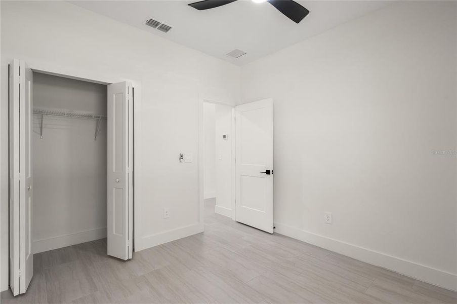 Spacious, unfurnished interior of a new home in , Debary (Image 18).