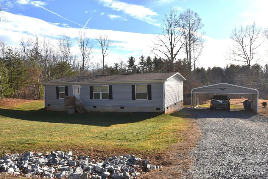 Exterior details and patio area of a home in , Lenoir (Image 22).