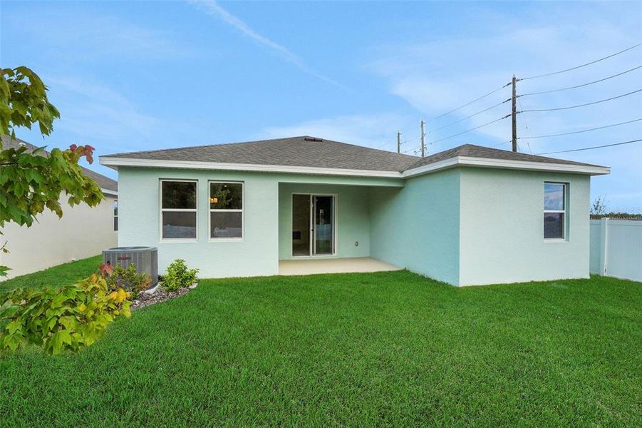 Exterior details and patio area of a home in Annabelle Estates, Winter Haven (Image 24).