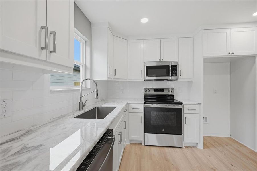 Furnished interior view inside a new home in , Sherman (Image 7).
