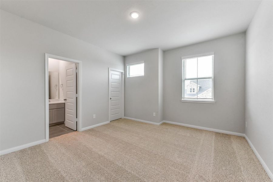 Spacious, unfurnished interior of a new home in , Houston (Image 17).