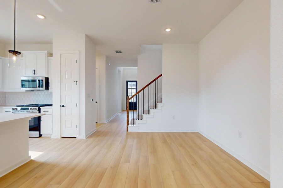 Spacious, unfurnished interior of a new home in Estancia West, Manchaca (Image 16).