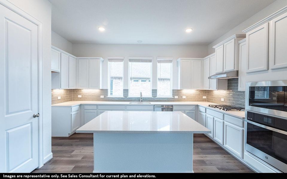 Furnished interior view inside a new home in Suncreek Estates, Rosharon (Image 3).