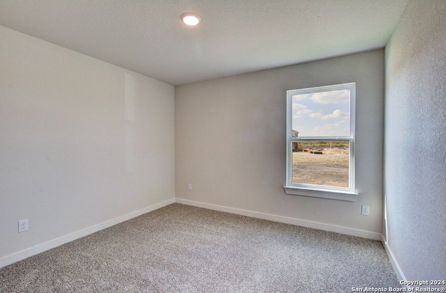 Spacious, unfurnished interior of a new home in Cloud Country, New Braunfels (Image 21).