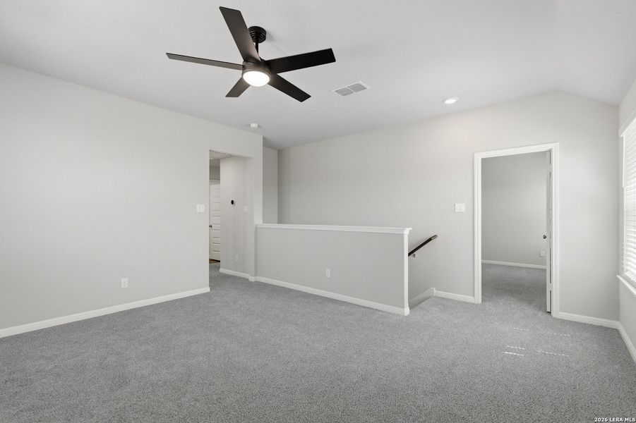 Spacious, unfurnished interior of a new home in Cinco Lakes, San Antonio (Image 25).