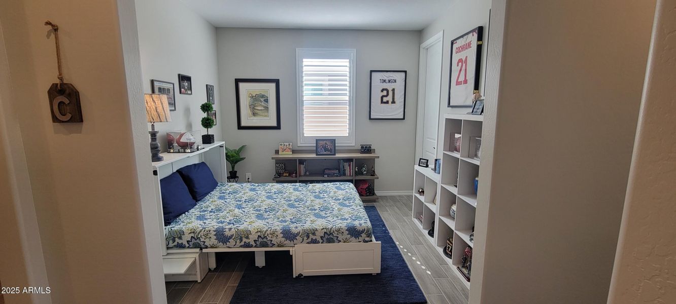 Den/3rd Bedroom with Queen Sized Bed