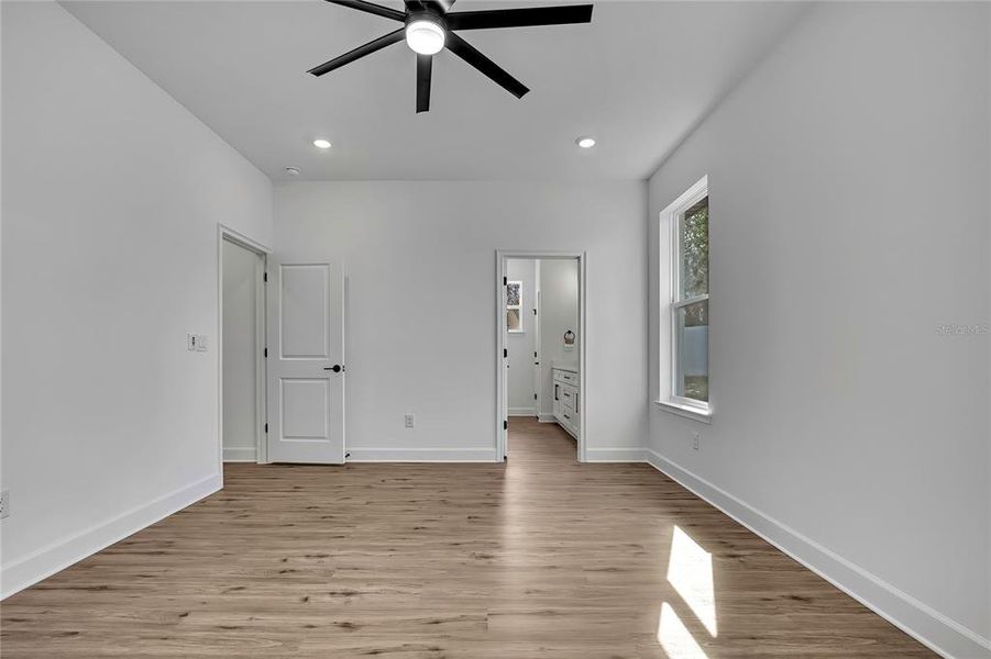 Spacious, unfurnished interior of a new home in , Spring Hill (Image 31).