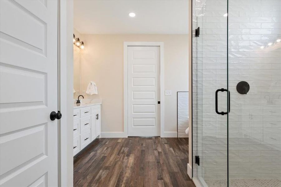 Spacious, unfurnished interior of a new home in , Waco (Image 27).