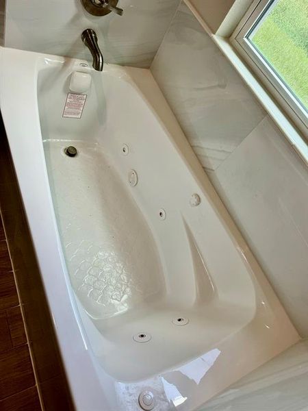 Jetted tub