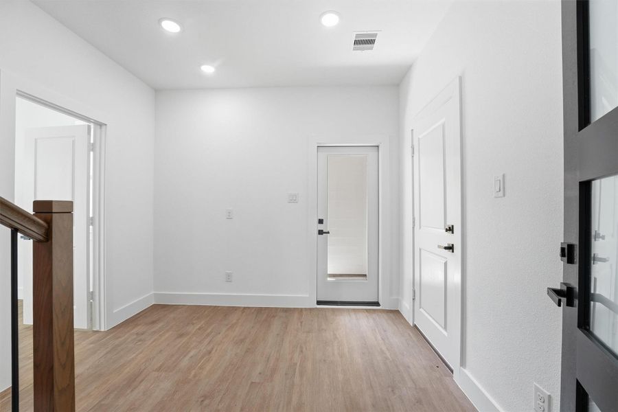 Spacious, unfurnished interior of a new home in , Houston (Image 9).