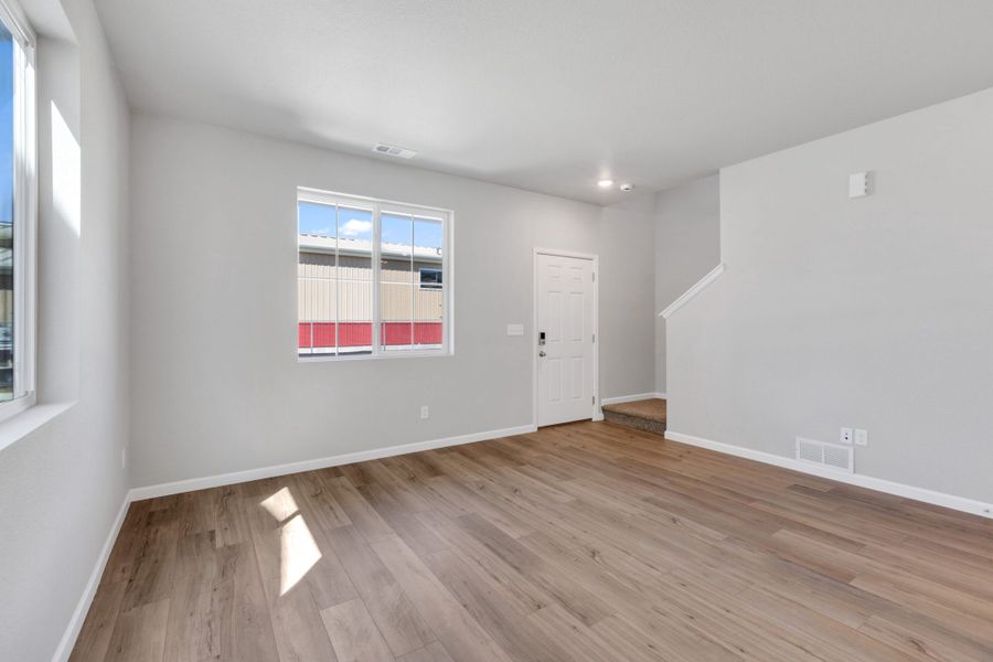 Spacious, unfurnished interior of a new home in Spring Valley, Longmont (Image 17).