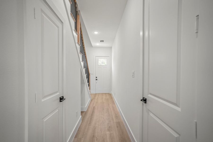 Spacious, unfurnished interior of a new home in , Houston (Image 21).