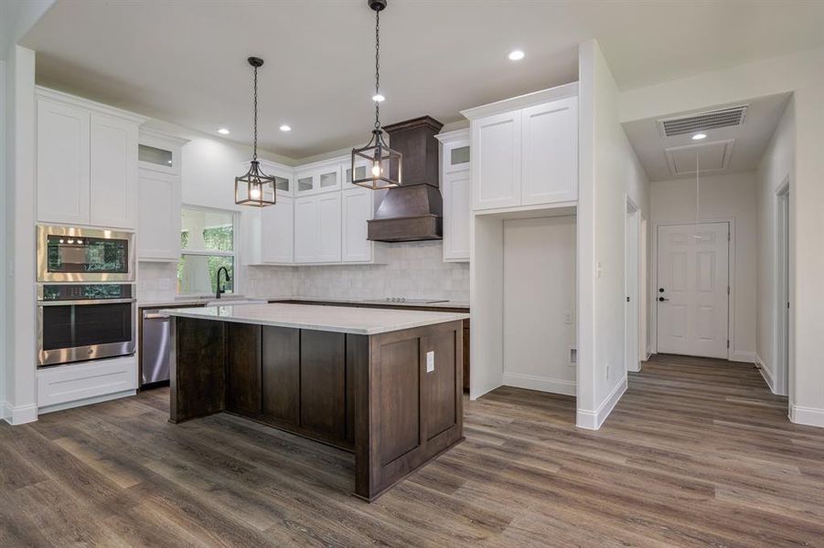 Furnished interior view inside a new home in , Terrell (Image 12).