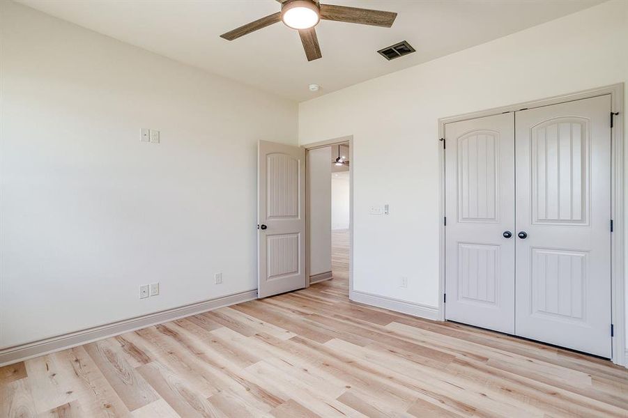 Spacious, unfurnished interior of a new home in , Nemo (Image 26).