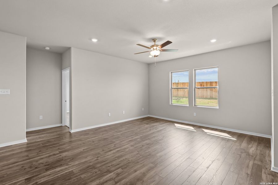 Spacious, unfurnished interior of a new home in Garden Grove, San Antonio (Image 25).