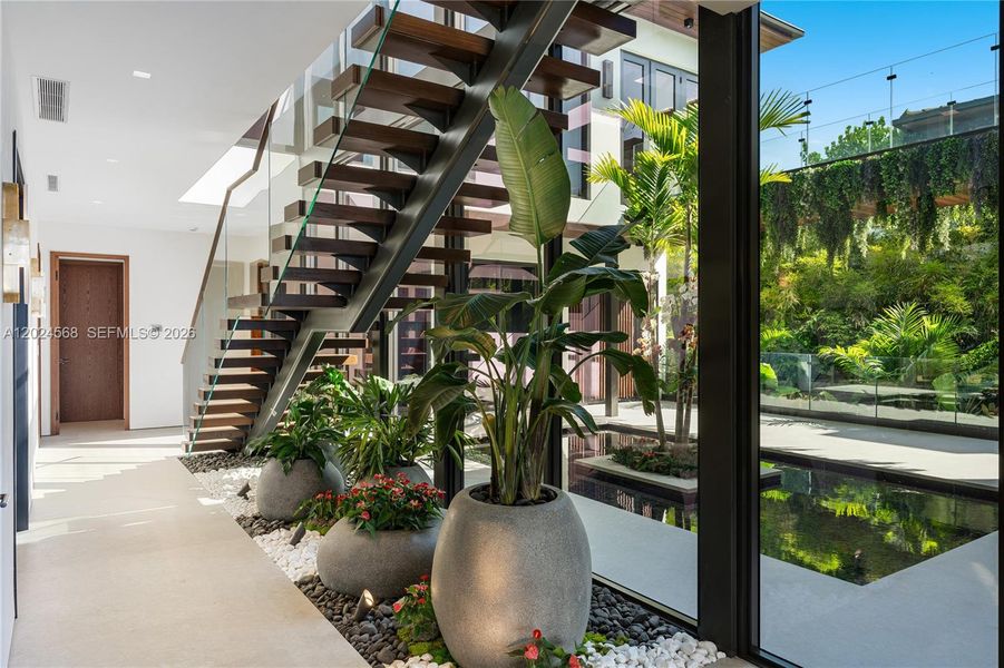 Condo located in Miami Beach, FL showcasing its design and architecture (Image 3).