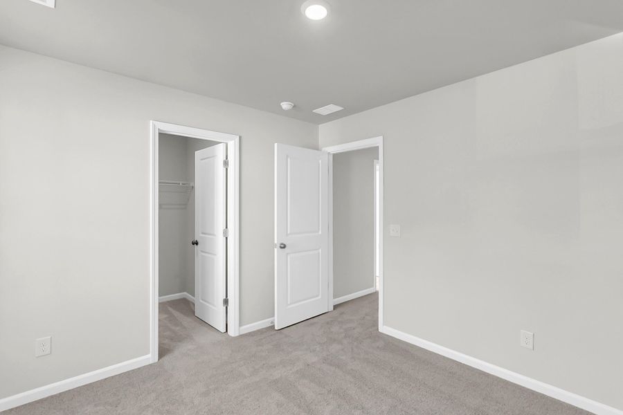 Spacious, unfurnished interior of a new home in Central Creek, Goose Creek (Image 50).