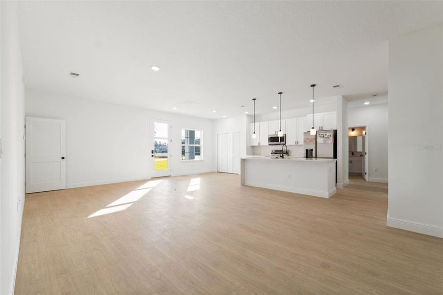 Spacious, unfurnished interior of a new home in , Ocala (Image 13).