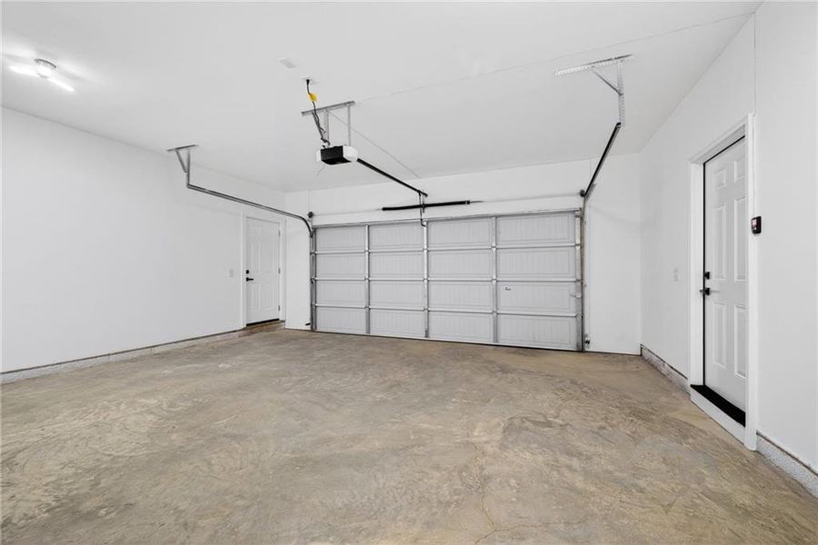Spacious, unfurnished interior of a new home in , Hapeville (Image 25).