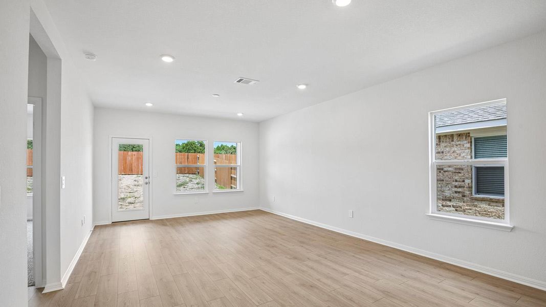 Spacious, unfurnished interior of a new home in Bar W Ranch, Leander (Image 16).