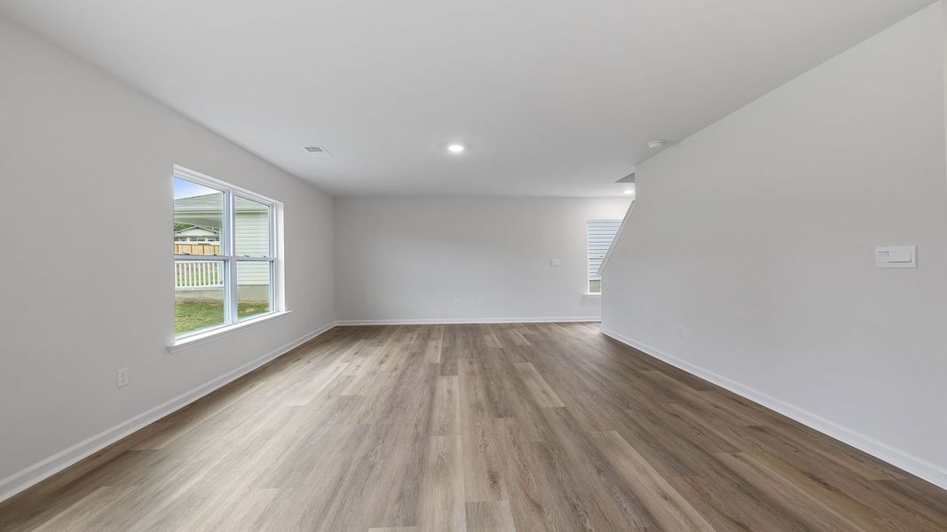 Spacious, unfurnished interior of a new home in Cedar Gap, Fountain Inn (Image 19).
