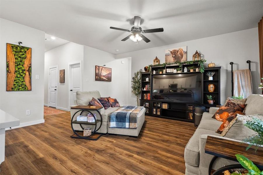Furnished interior view inside a new home in Trail Creek, Cleburne (Image 6).
