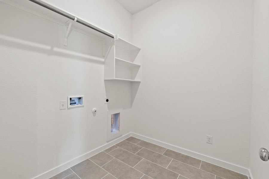 Spacious, unfurnished interior of a new home in Prairie Winds, Hutto (Image 32).