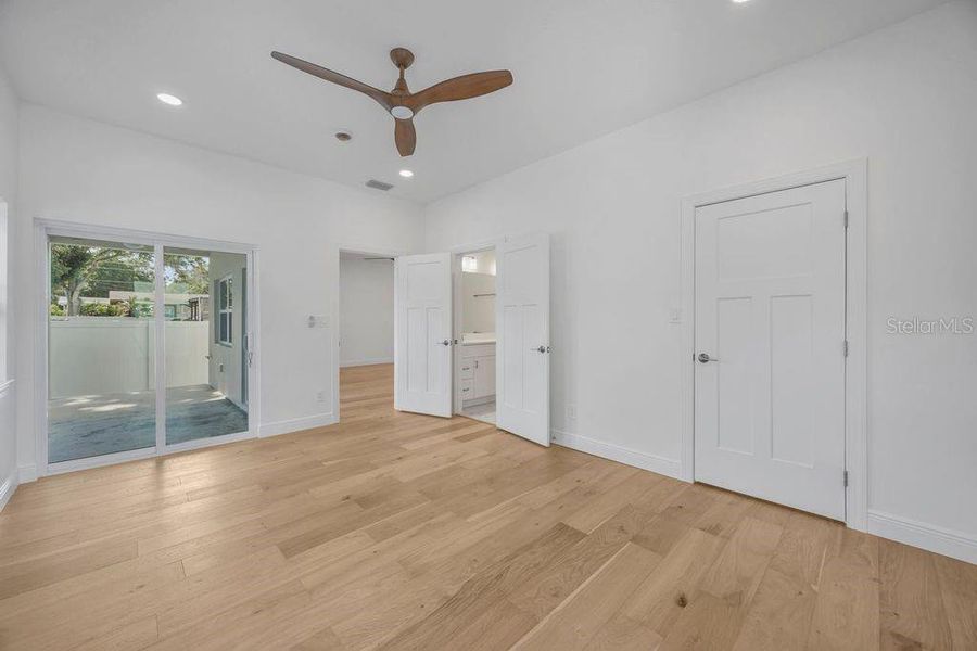 Master bedroom Master bedroom