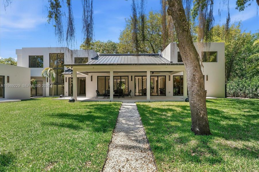 Exterior details and patio area of a home in , Hollywood (Image 31).