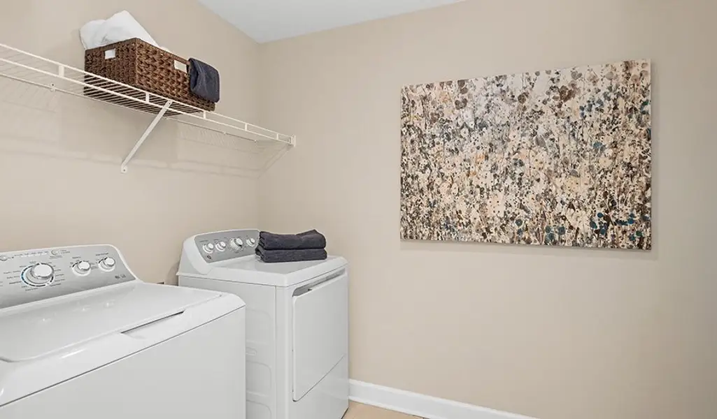 Ashcroft-EA93-LynwoodStation Laundry Room