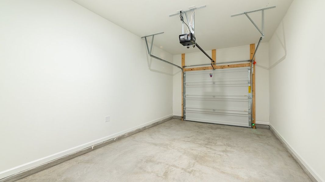 Spacious, unfurnished interior of a new home in Benteen Reserve, Atlanta (Image 30).