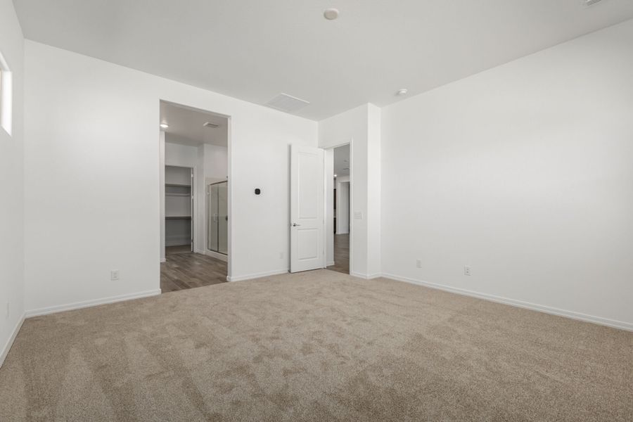 Spacious, unfurnished interior of a new home in Las Ventanas - RV Collection, Goodyear (Image 13).