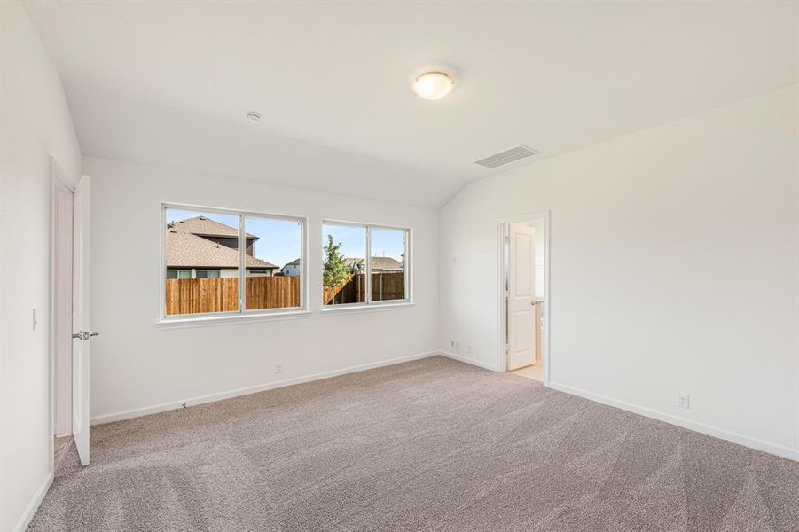 Spacious, unfurnished interior of a new home in Bear Creek Elements, Lavon (Image 33).