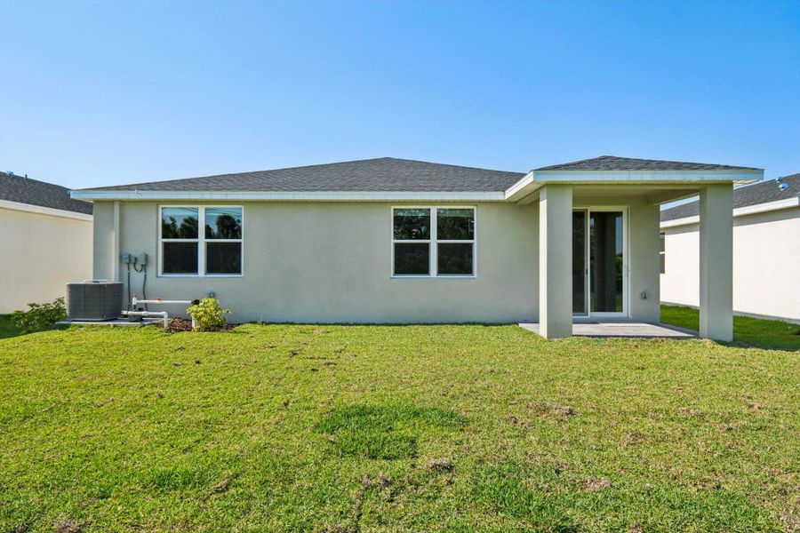 Exterior details and patio area of a home in Hampton Park - Classic Series, Vero Beach (Image 18).