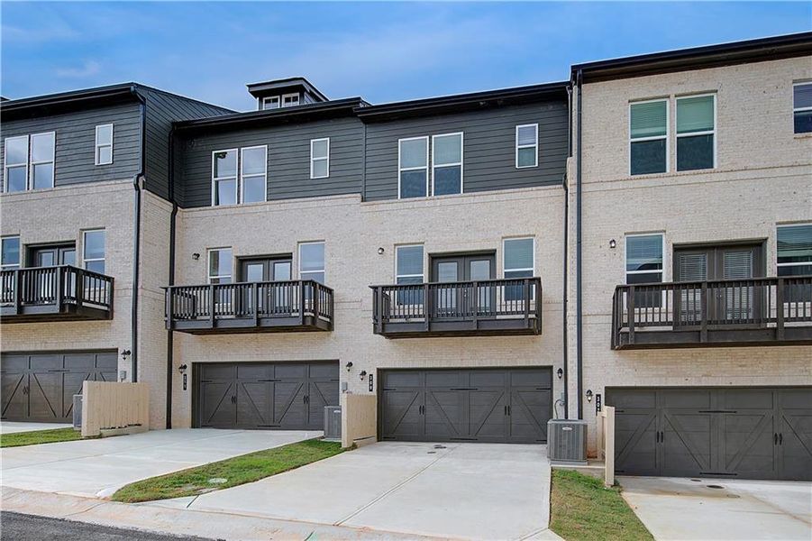 Exterior details and patio area of a home in Daybreak, Newnan (Image 20).
