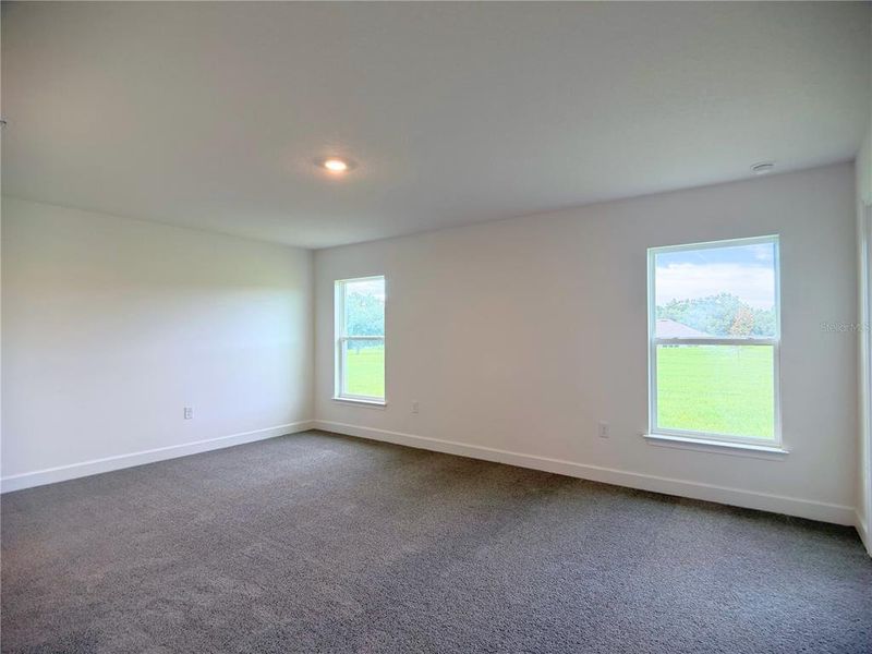 Spacious, unfurnished interior of a new home in Hill Country Estates, Dade City (Image 13).