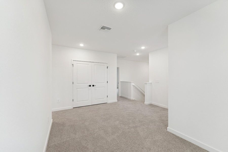 Spacious, unfurnished interior of a new home in , Fort Pierce (Image 40).