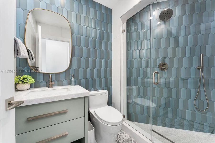 Furnished interior view inside a new home in , Key Largo (Image 46).