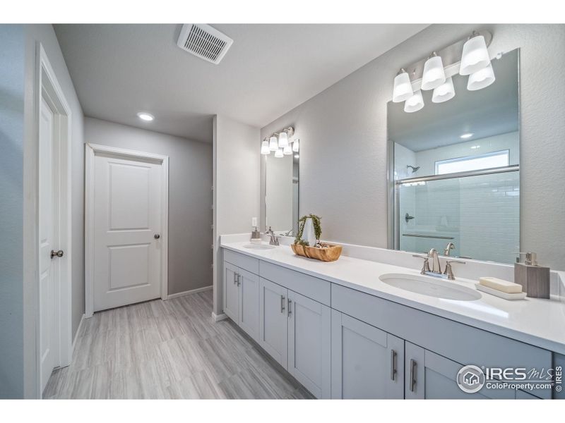 Furnished interior view inside a new home in Thompson River Ranch, Johnstown (Image 39).