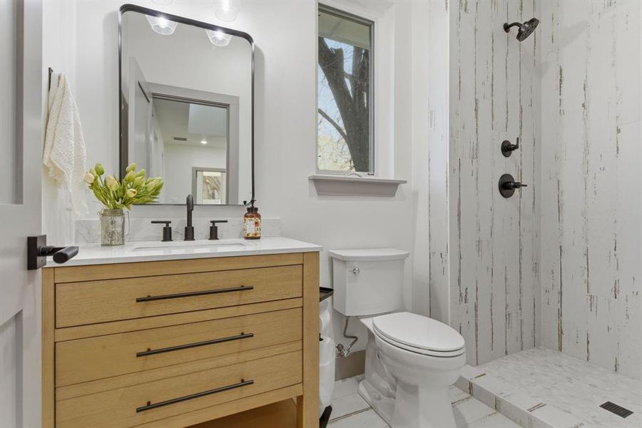 Furnished interior view inside a new home in , Denison (Image 10).