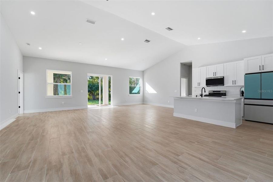 Spacious, unfurnished interior of a new home in , North Port (Image 17).
