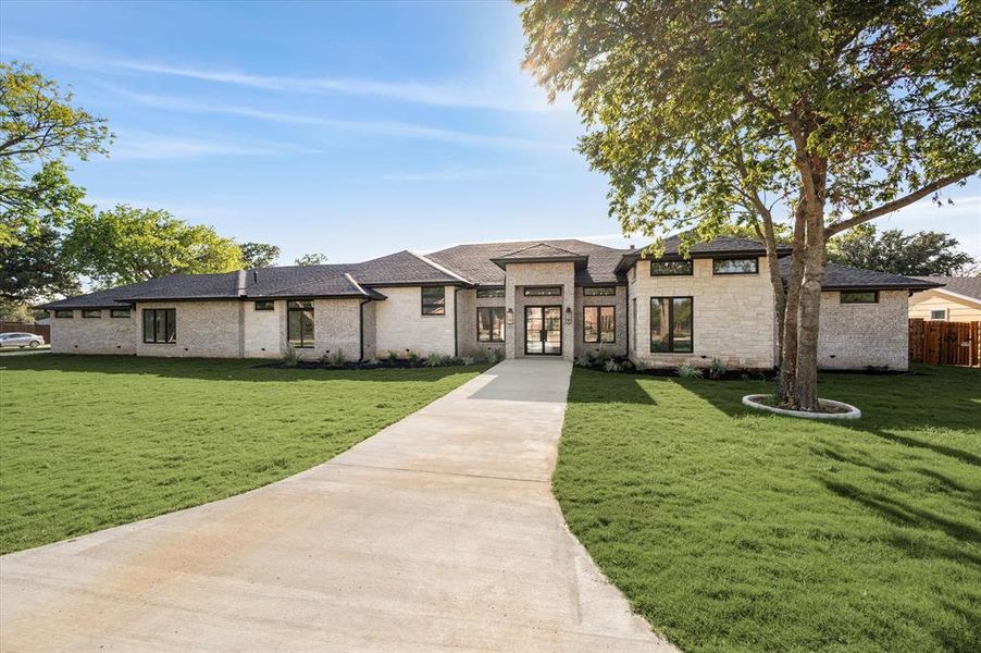 Prairie-style house featuring a front yard