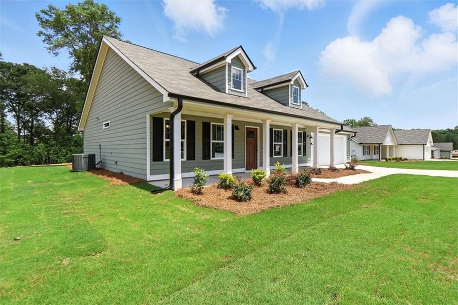 Exterior details and patio area of a home in , Hartwell (Image 30).