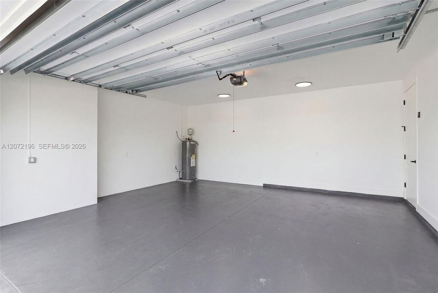 Spacious, unfurnished interior of a new home in , Melbourne Beach (Image 23).